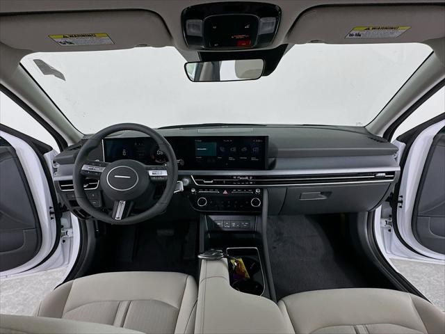 Hyundai Sonata Vehicle Full-screen Gallery Image 11