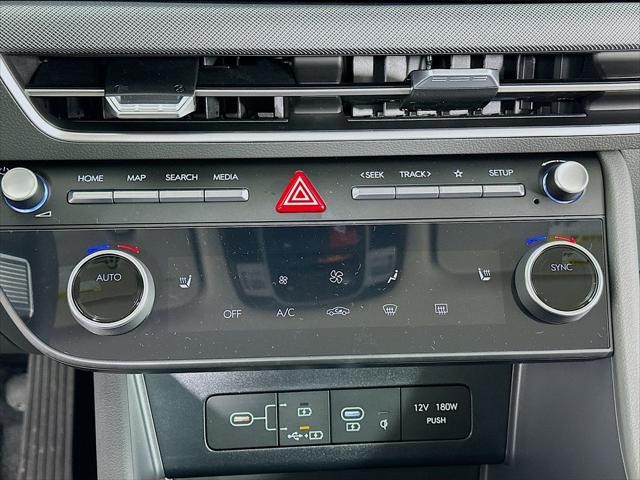 Hyundai Sonata Vehicle Full-screen Gallery Image 19