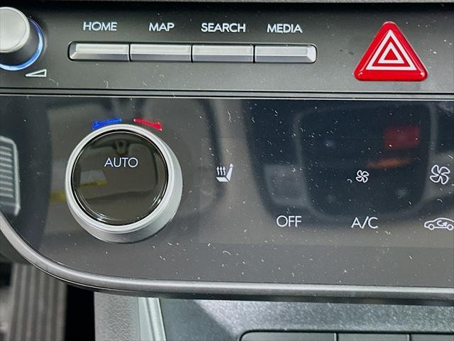 Hyundai Sonata Vehicle Full-screen Gallery Image 20