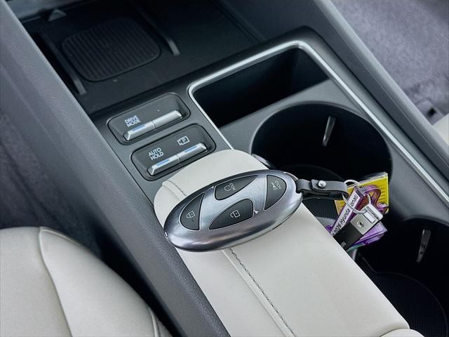 Hyundai Sonata Vehicle Full-screen Gallery Image 21