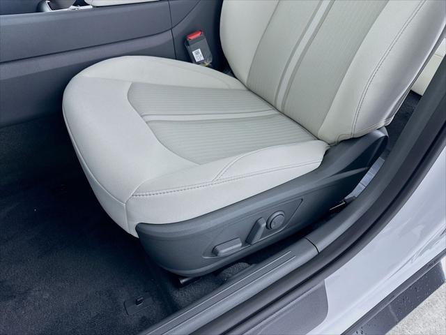 Hyundai Sonata Vehicle Full-screen Gallery Image 24