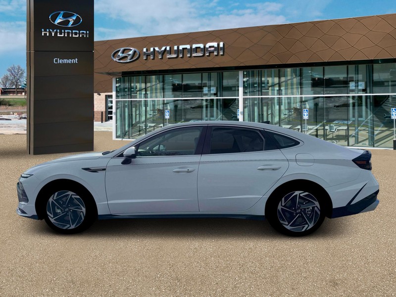 Hyundai Sonata Vehicle Full-screen Gallery Image 6