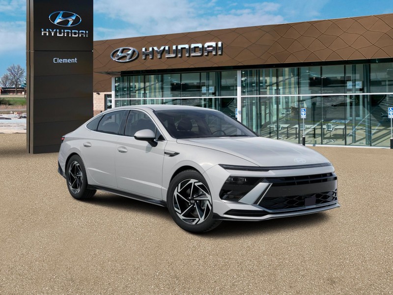 Hyundai Sonata Vehicle Full-screen Gallery Image 16