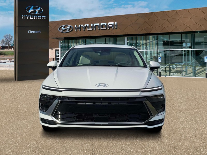 Hyundai Sonata Vehicle Full-screen Gallery Image 19