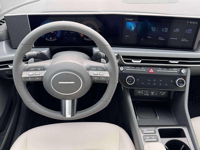 Hyundai Sonata Vehicle Full-screen Gallery Image 24