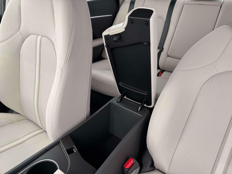 Hyundai Sonata Vehicle Full-screen Gallery Image 25