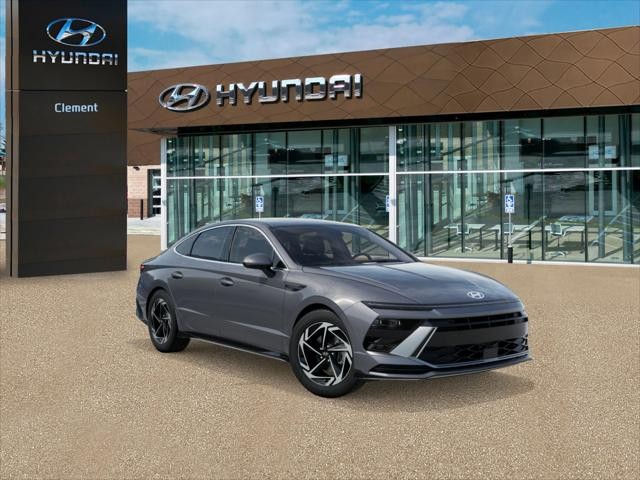 Hyundai Sonata Vehicle Full-screen Gallery Image 2