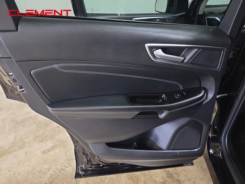 Ford Edge Vehicle Image 28