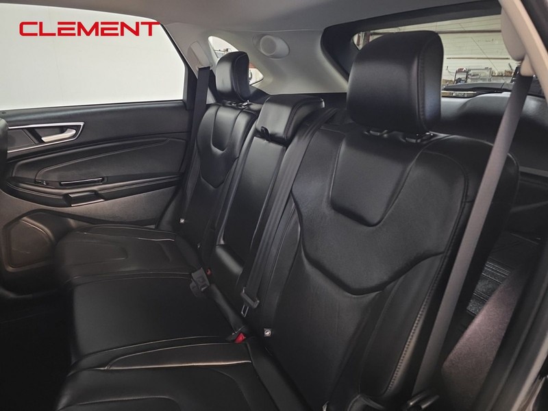 Ford Edge Vehicle Image 30