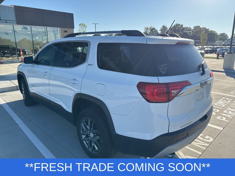 GMC Acadia Vehicle Image 02