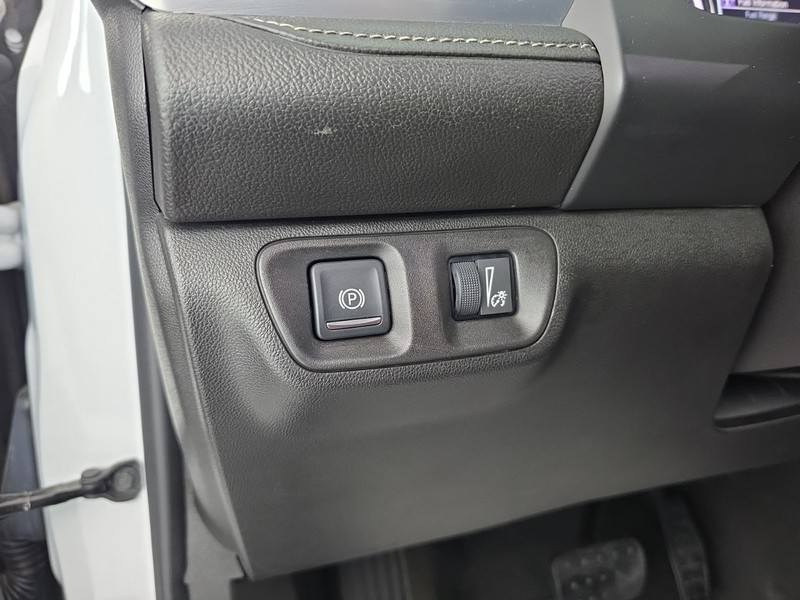 GMC Acadia Vehicle Full-screen Gallery Image 12