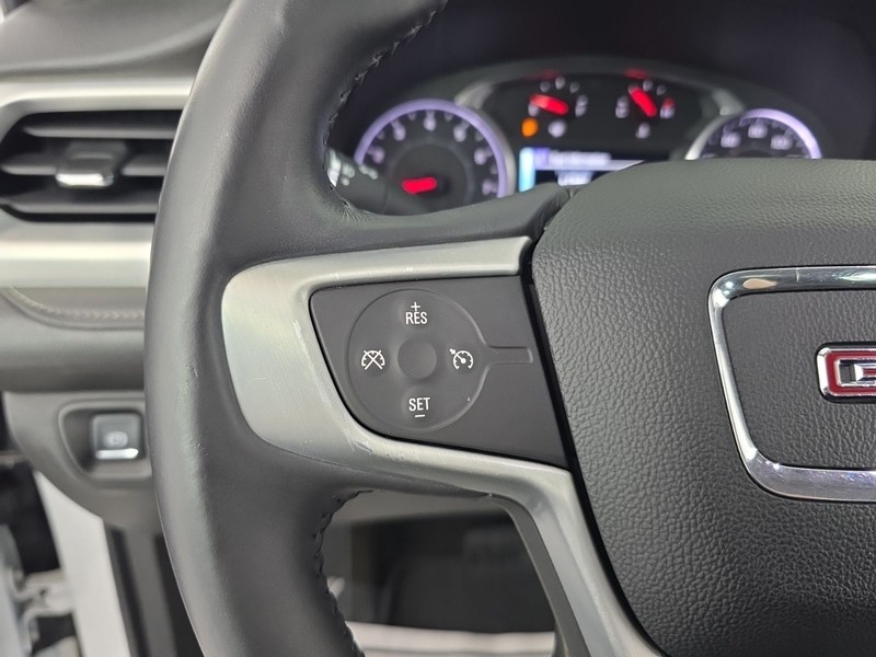 GMC Acadia Vehicle Full-screen Gallery Image 14