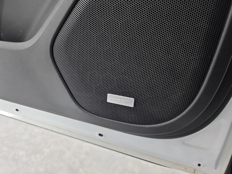 GMC Acadia Vehicle Full-screen Gallery Image 27