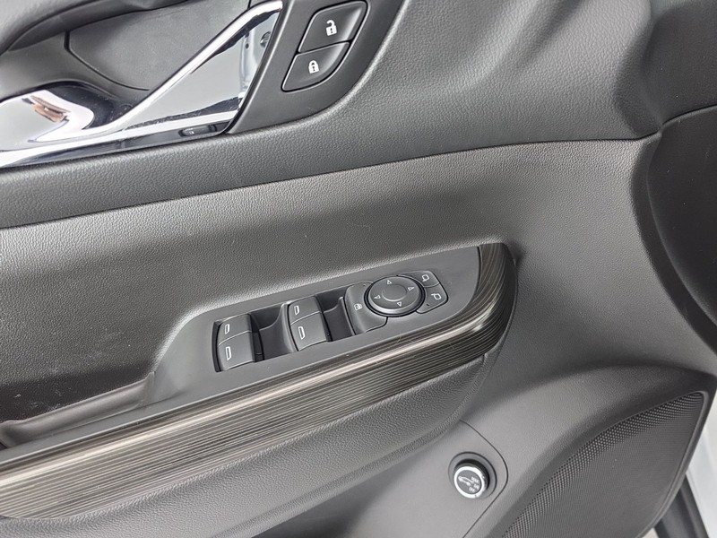 GMC Acadia Vehicle Full-screen Gallery Image 28