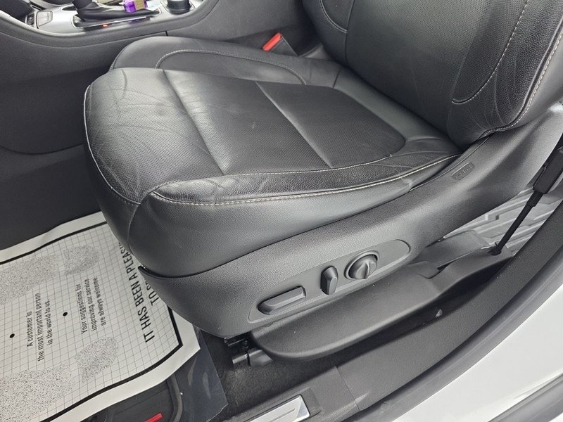 GMC Acadia Vehicle Full-screen Gallery Image 31