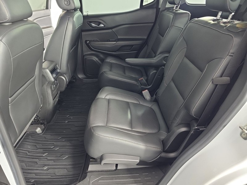 GMC Acadia Vehicle Full-screen Gallery Image 34