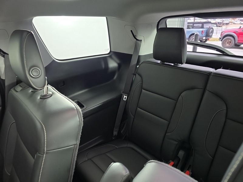 GMC Acadia Vehicle Full-screen Gallery Image 36