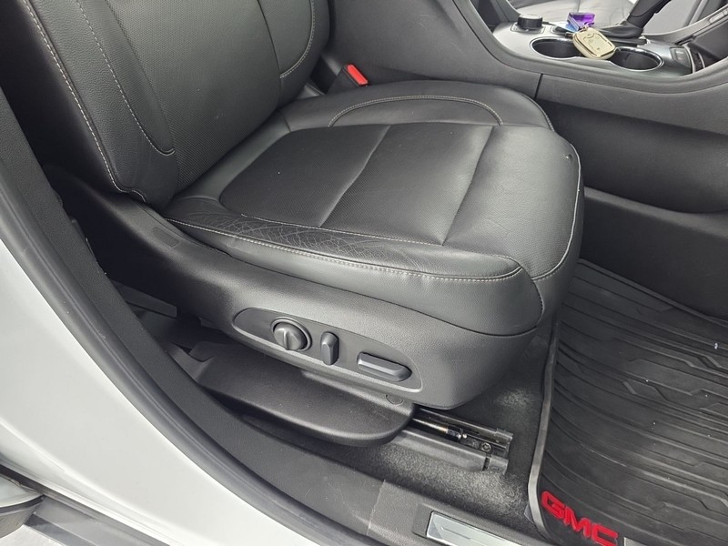 GMC Acadia Vehicle Full-screen Gallery Image 37