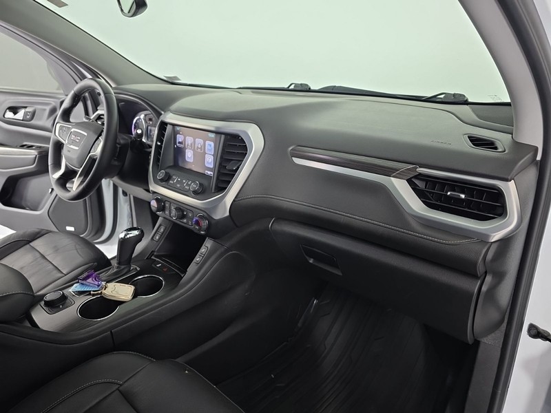 GMC Acadia Vehicle Full-screen Gallery Image 38