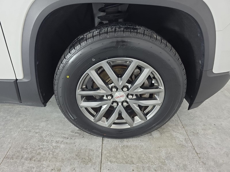 GMC Acadia Vehicle Full-screen Gallery Image 40