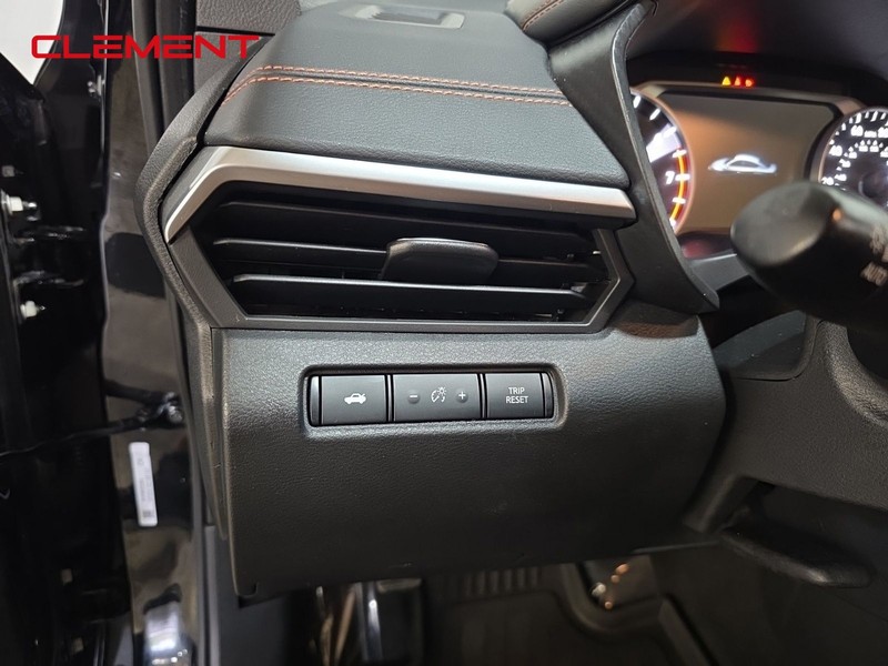 Nissan Altima Vehicle Full-screen Gallery Image 11