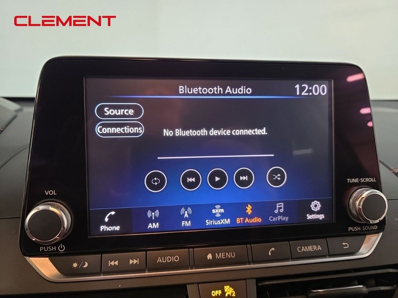 Nissan Altima Vehicle Full-screen Gallery Image 17