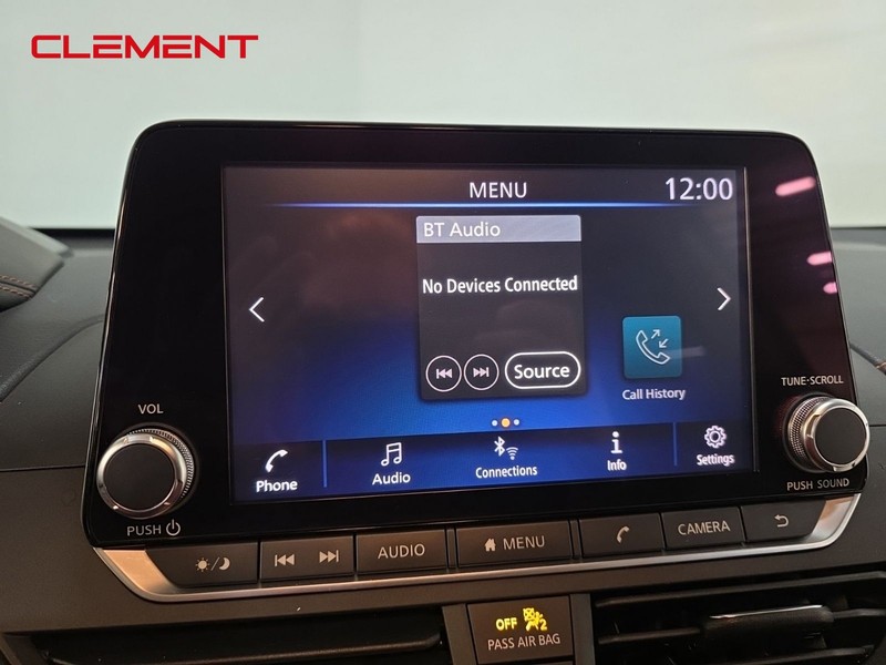 Nissan Altima Vehicle Full-screen Gallery Image 18