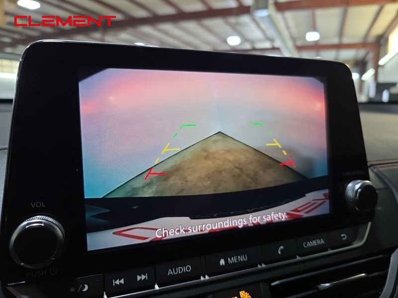 Nissan Altima Vehicle Full-screen Gallery Image 19