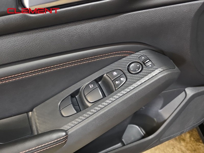 Nissan Altima Vehicle Full-screen Gallery Image 22