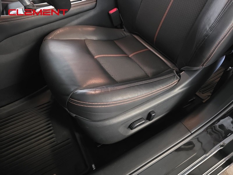 Nissan Altima Vehicle Full-screen Gallery Image 24