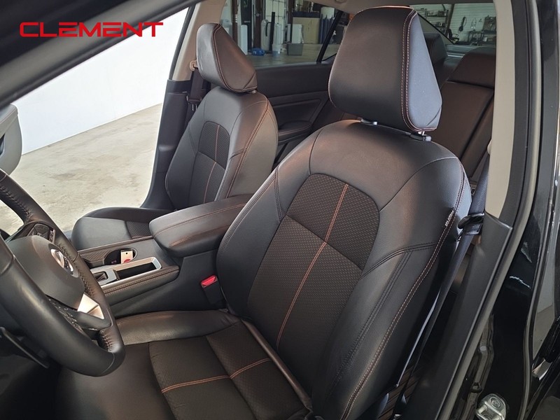 Nissan Altima Vehicle Full-screen Gallery Image 25