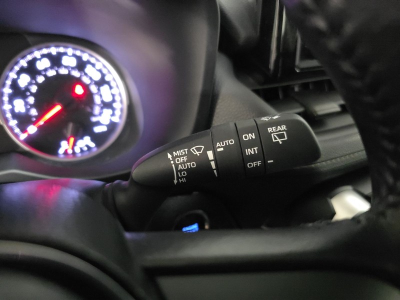 Toyota RAV4 Vehicle Image 16