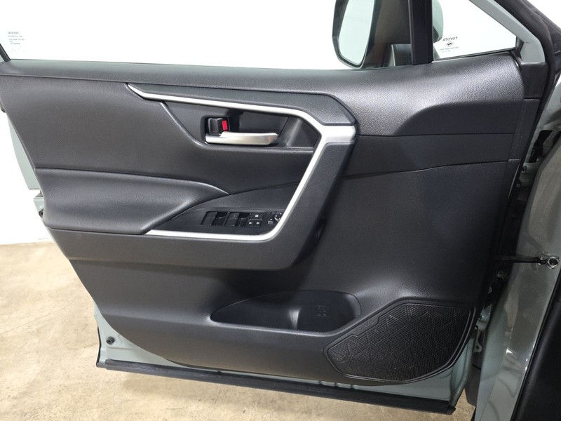 Toyota RAV4 Vehicle Image 24