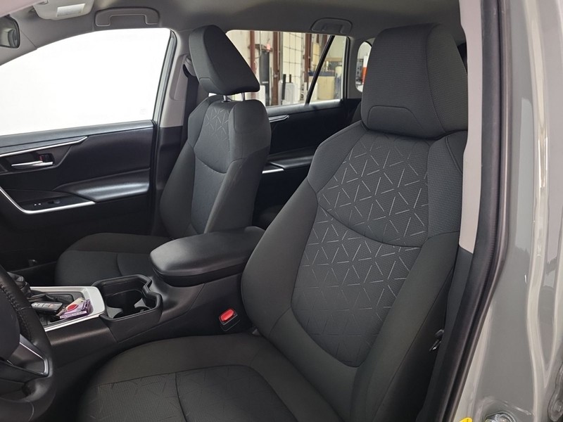 Toyota RAV4 Vehicle Image 26