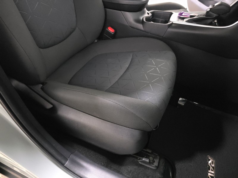 Toyota RAV4 Vehicle Image 30