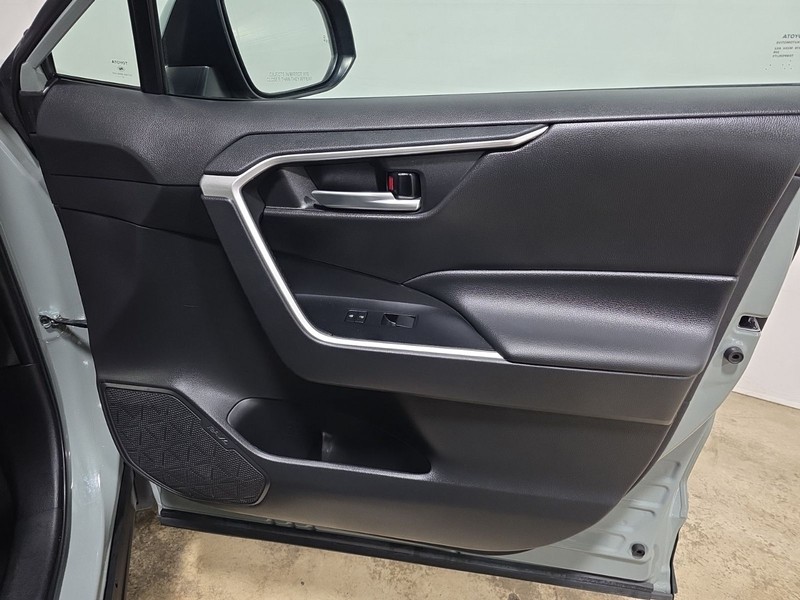 Toyota RAV4 Vehicle Image 32