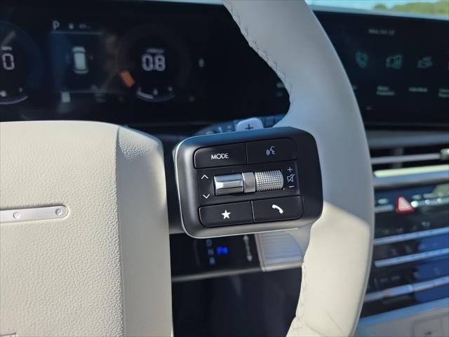 Hyundai Santa Fe Vehicle Full-screen Gallery Image 14