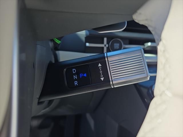 Hyundai Santa Fe Vehicle Full-screen Gallery Image 15