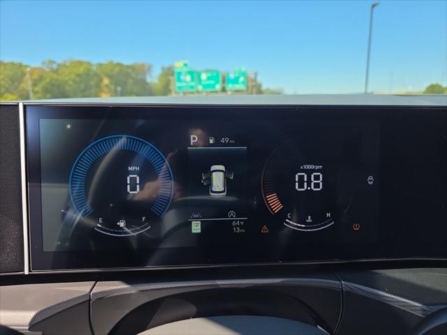 Hyundai Santa Fe Vehicle Full-screen Gallery Image 16