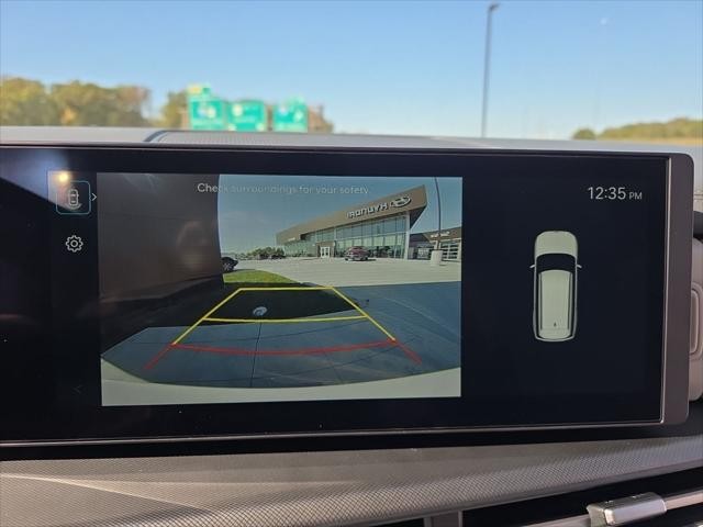 Hyundai Santa Fe Vehicle Full-screen Gallery Image 19