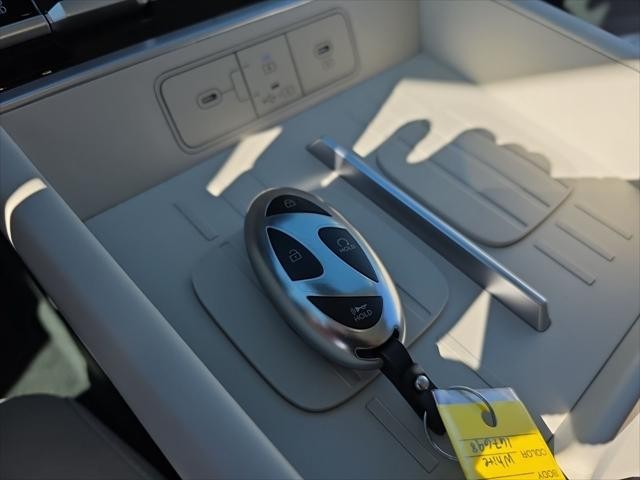 Hyundai Santa Fe Vehicle Full-screen Gallery Image 21