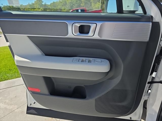 Hyundai Santa Fe Vehicle Full-screen Gallery Image 23