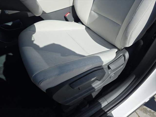 Hyundai Santa Fe Vehicle Full-screen Gallery Image 24