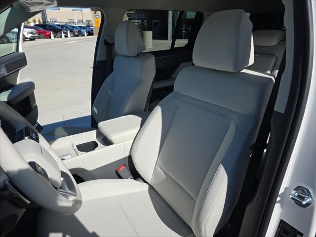 Hyundai Santa Fe Vehicle Full-screen Gallery Image 25