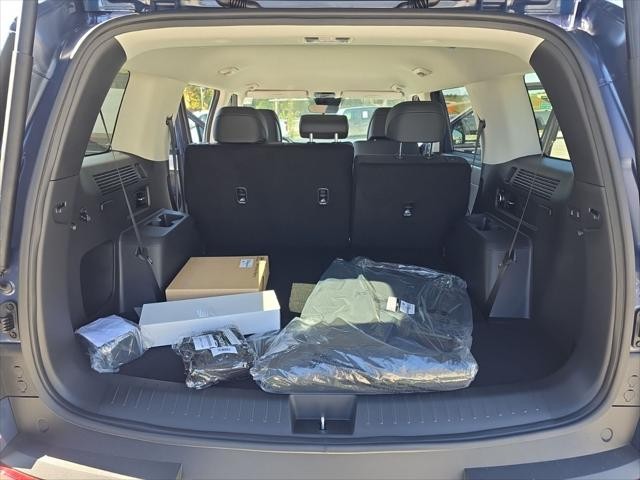 Hyundai Santa Fe Hybrid Vehicle Full-screen Gallery Image 9