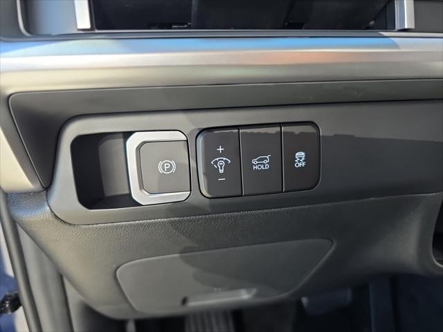 Hyundai Santa Fe Hybrid Vehicle Full-screen Gallery Image 11