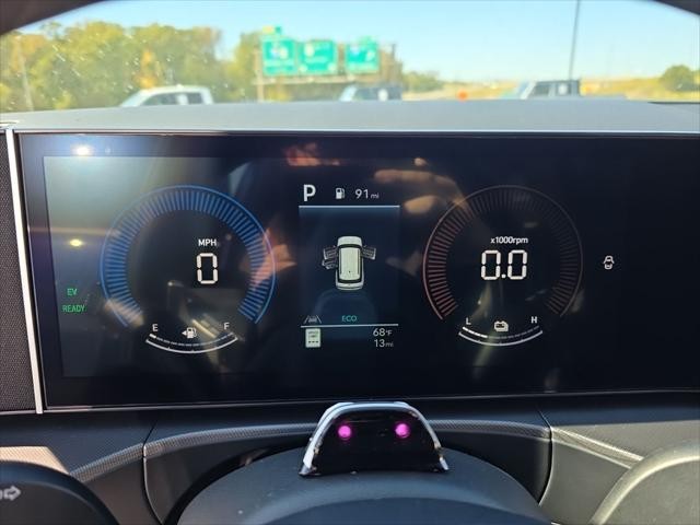 Hyundai Santa Fe Hybrid Vehicle Full-screen Gallery Image 16