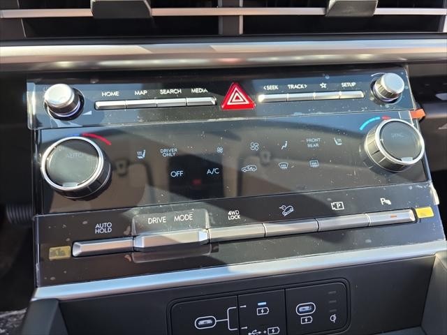 Hyundai Santa Fe Hybrid Vehicle Full-screen Gallery Image 20