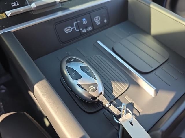 Hyundai Santa Fe Hybrid Vehicle Full-screen Gallery Image 21