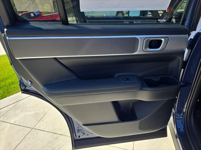 Hyundai Santa Fe Hybrid Vehicle Full-screen Gallery Image 26